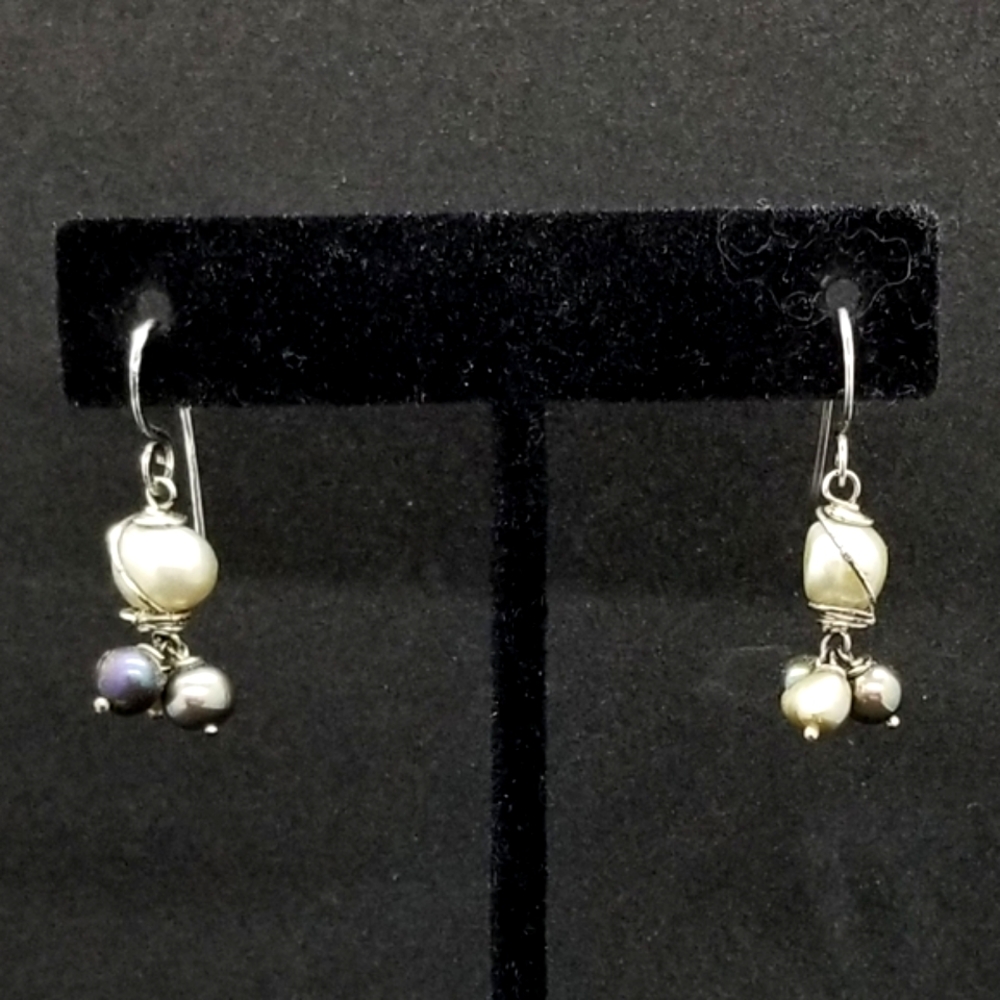 Silver freshwater pearl wire-wrapped earrings ⚪